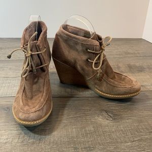 Emu Australia suede wedge booties size 7